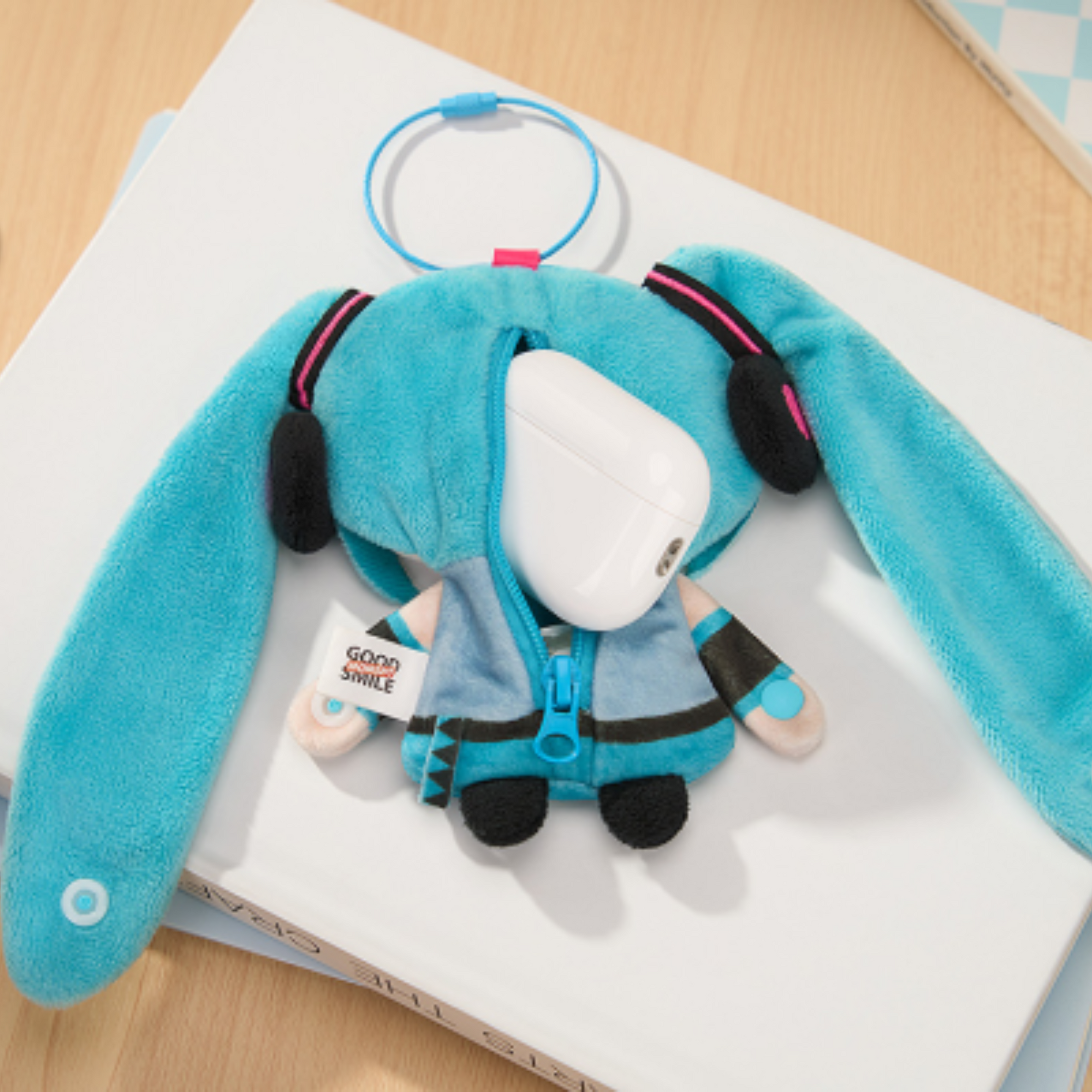 Character Vocal Series 01: Hatsune Miku Keychain Pouch