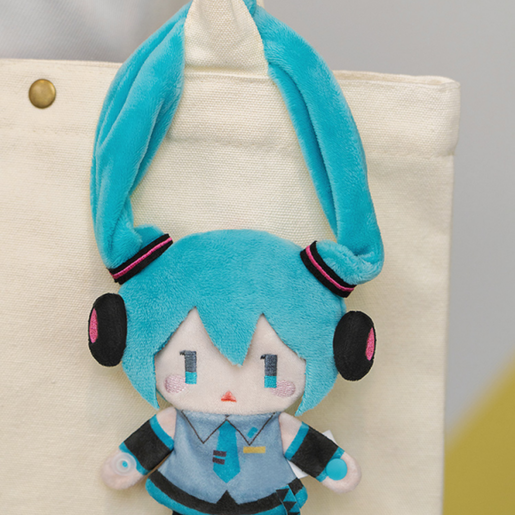 Character Vocal Series 01: Hatsune Miku Keychain Pouch