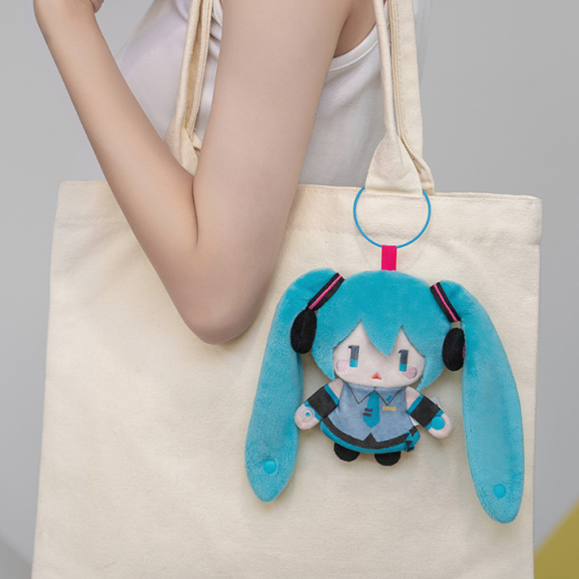 Character Vocal Series 01: Hatsune Miku Keychain Pouch
